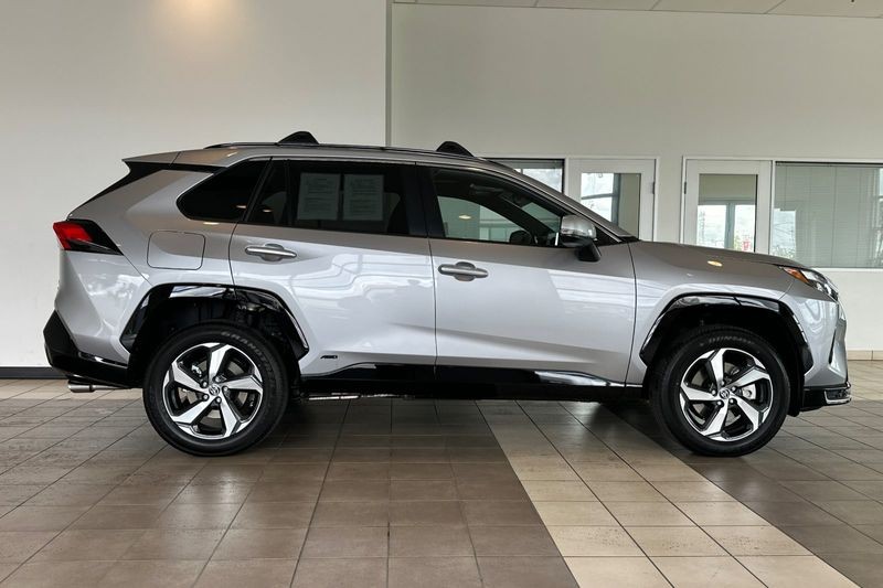 Toyota RAV4 Plug-In Hybrid Vehicle Full-screen Gallery Image 03