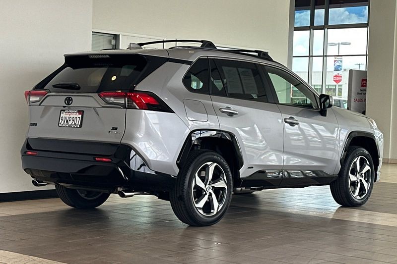 Toyota RAV4 Plug-In Hybrid Vehicle Full-screen Gallery Image 04