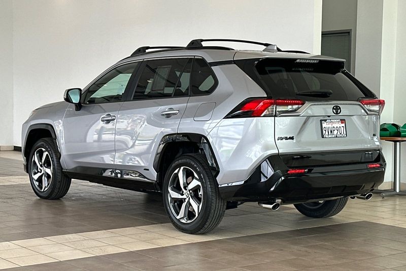 Toyota RAV4 Plug-In Hybrid Vehicle Full-screen Gallery Image 06