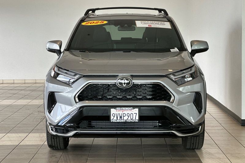 Toyota RAV4 Plug-In Hybrid Vehicle Full-screen Gallery Image 09