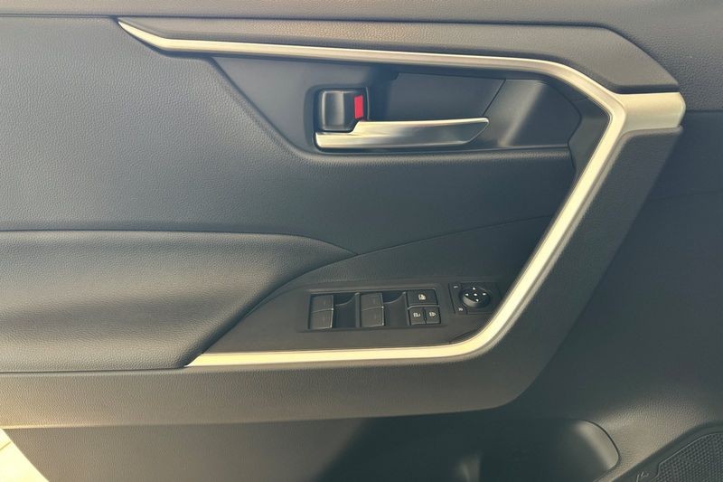 Toyota RAV4 Plug-In Hybrid Vehicle Full-screen Gallery Image 11