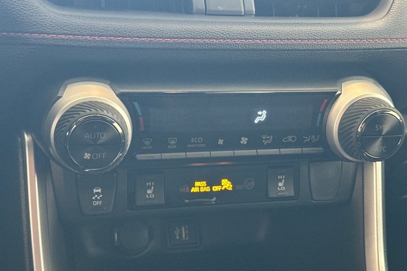 Toyota RAV4 Plug-In Hybrid Vehicle Full-screen Gallery Image 21