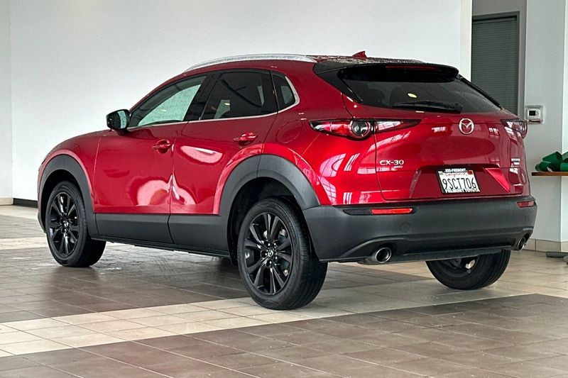 Mazda CX-30 Vehicle Full-screen Gallery Image 06