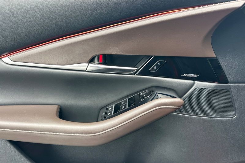 Mazda CX-30 Vehicle Full-screen Gallery Image 11