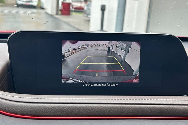 Mazda CX-30 Vehicle Full-screen Gallery Image 20