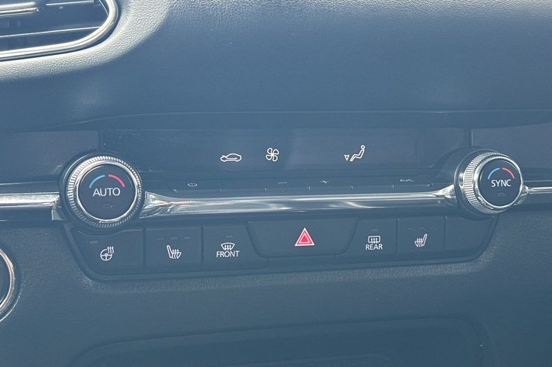 Mazda CX-30 Vehicle Full-screen Gallery Image 21