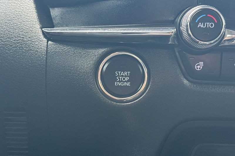 Mazda CX-30 Vehicle Full-screen Gallery Image 23