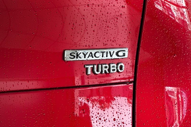 Mazda CX-30 Vehicle Full-screen Gallery Image 28