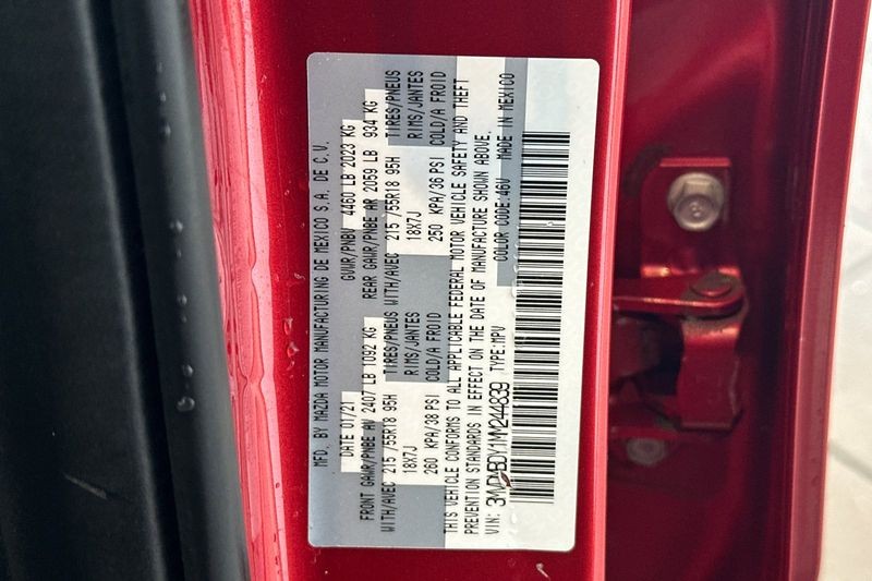 Mazda CX-30 Vehicle Full-screen Gallery Image 30