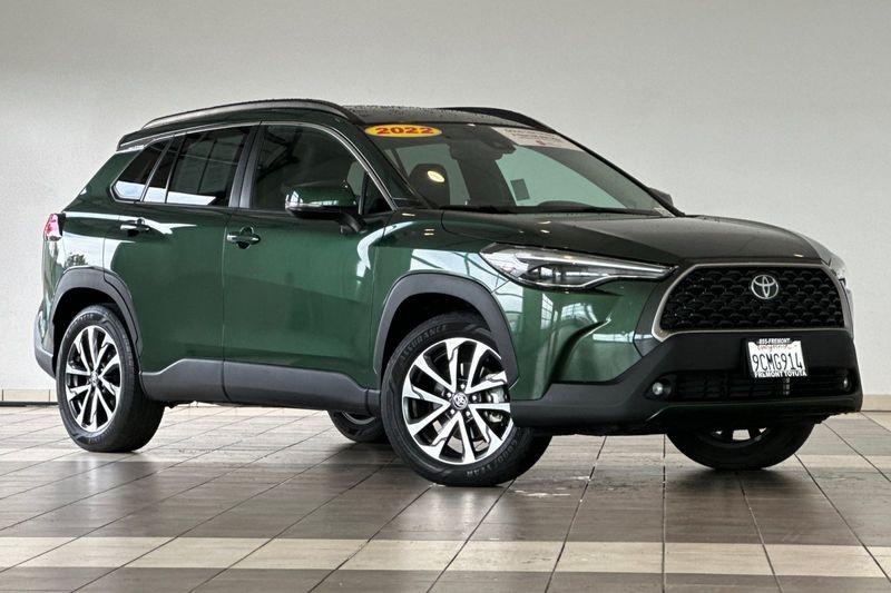 Toyota Corolla Cross Vehicle Full-screen Gallery Image 02