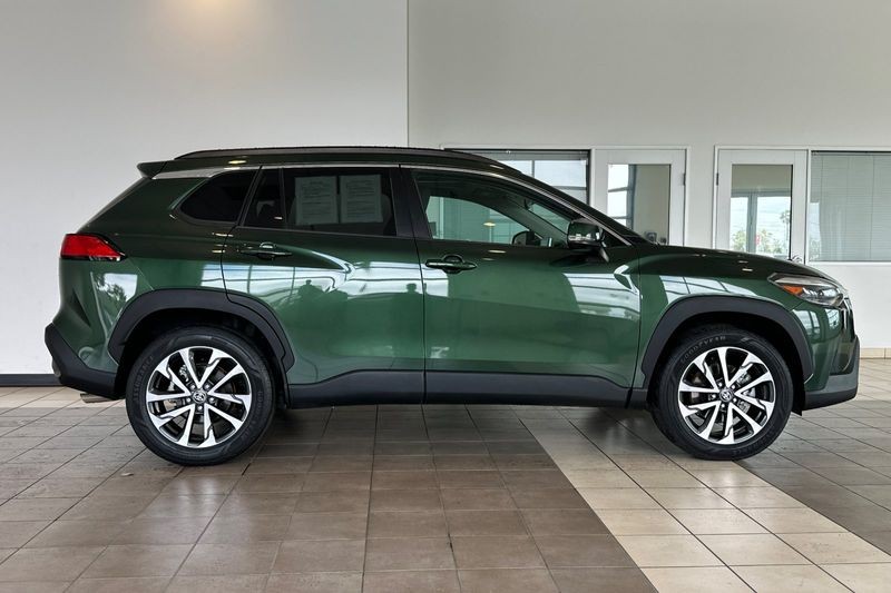 Toyota Corolla Cross Vehicle Full-screen Gallery Image 03