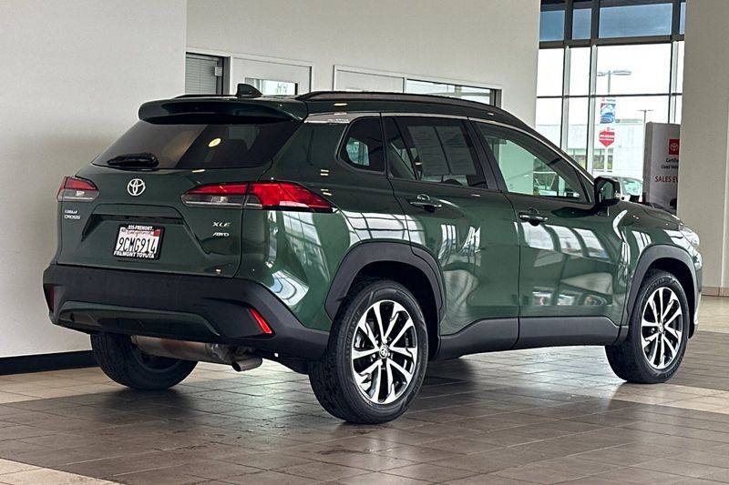 Toyota Corolla Cross Vehicle Full-screen Gallery Image 04