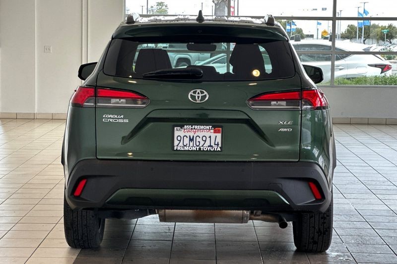 Toyota Corolla Cross Vehicle Full-screen Gallery Image 05