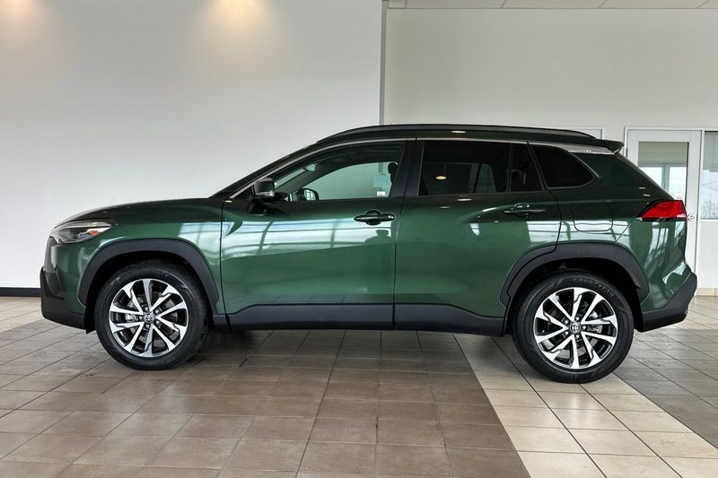 Toyota Corolla Cross Vehicle Full-screen Gallery Image 07