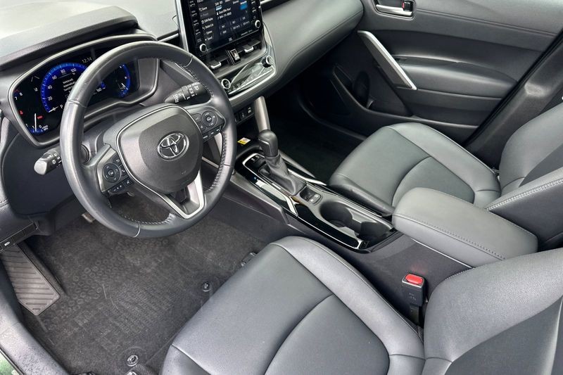 Toyota Corolla Cross Vehicle Full-screen Gallery Image 10