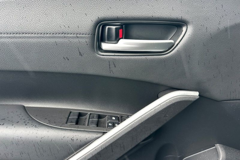 Toyota Corolla Cross Vehicle Full-screen Gallery Image 11