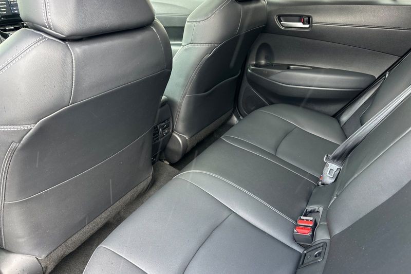 Toyota Corolla Cross Vehicle Full-screen Gallery Image 12