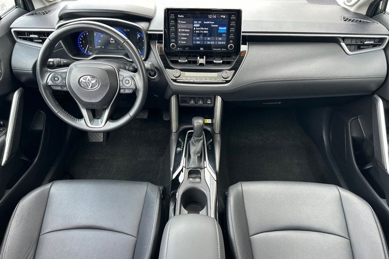 Toyota Corolla Cross Vehicle Full-screen Gallery Image 13