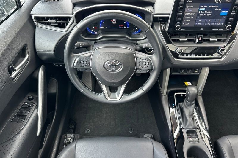 Toyota Corolla Cross Vehicle Full-screen Gallery Image 14