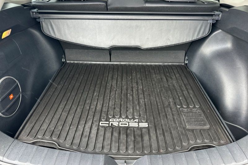 Toyota Corolla Cross Vehicle Full-screen Gallery Image 15