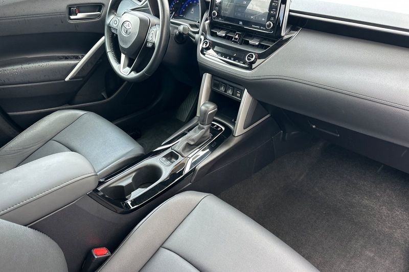 Toyota Corolla Cross Vehicle Full-screen Gallery Image 16