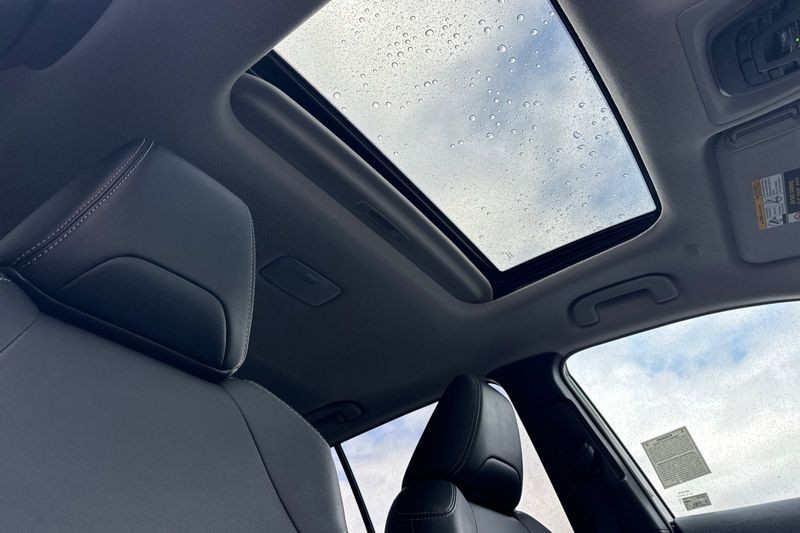 Toyota Corolla Cross Vehicle Full-screen Gallery Image 17