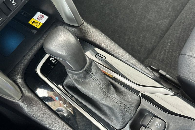 Toyota Corolla Cross Vehicle Full-screen Gallery Image 21