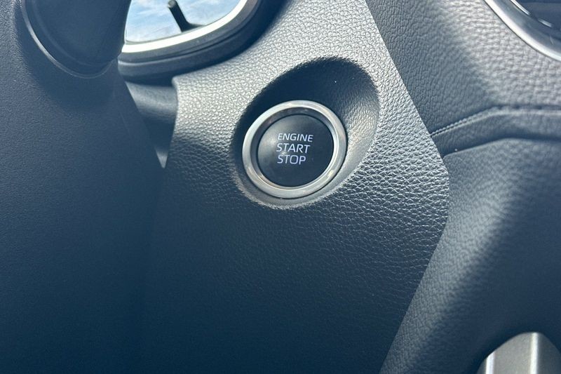 Toyota Corolla Cross Vehicle Full-screen Gallery Image 22