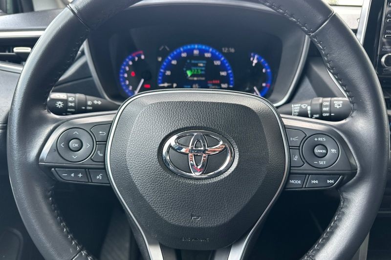 Toyota Corolla Cross Vehicle Full-screen Gallery Image 23