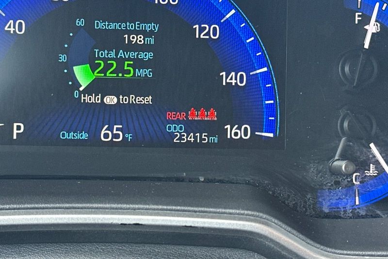 Toyota Corolla Cross Vehicle Full-screen Gallery Image 25