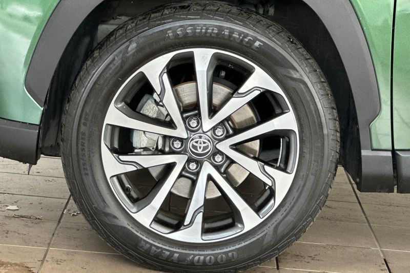 Toyota Corolla Cross Vehicle Full-screen Gallery Image 26