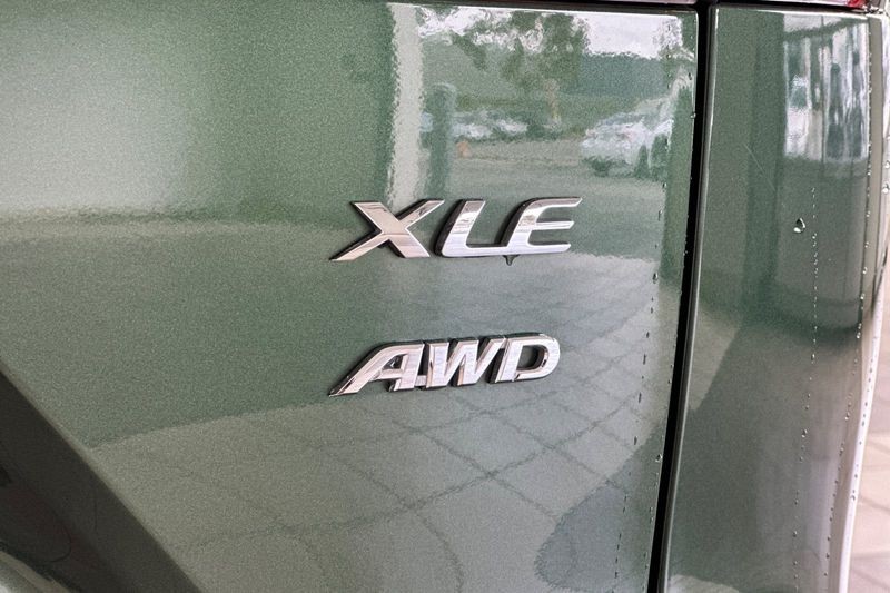 Toyota Corolla Cross Vehicle Full-screen Gallery Image 27