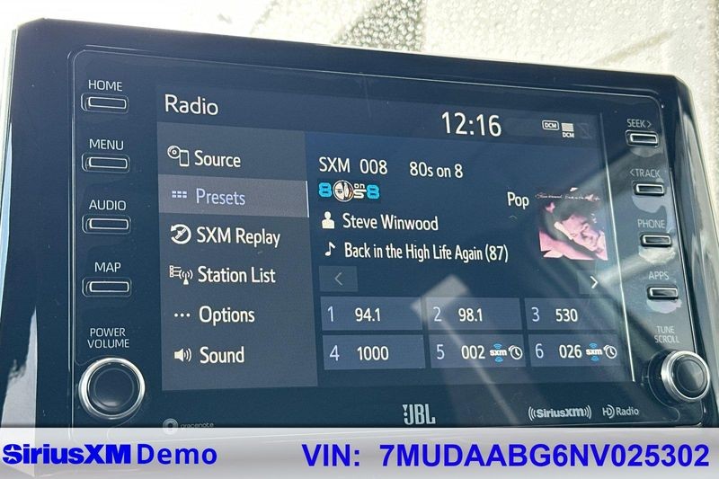 Toyota Corolla Cross Vehicle Full-screen Gallery Image 28