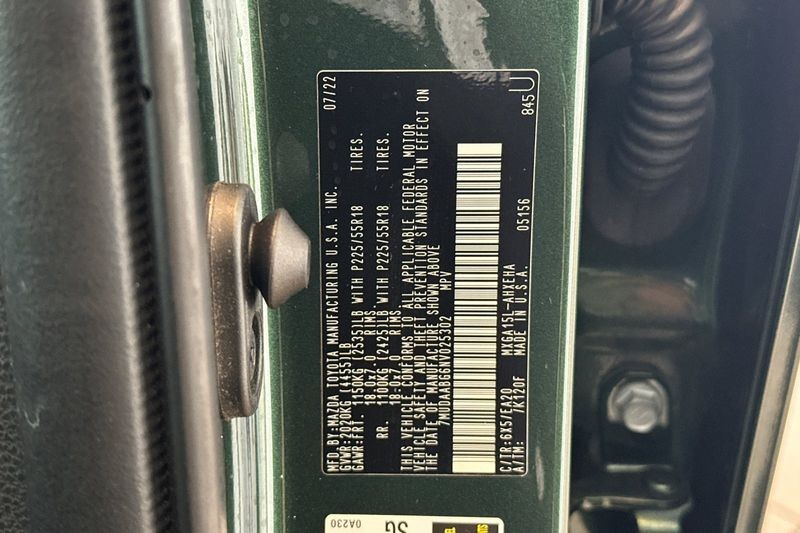 Toyota Corolla Cross Vehicle Full-screen Gallery Image 29