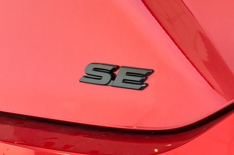 Toyota Camry Vehicle Full-screen Gallery Image 07