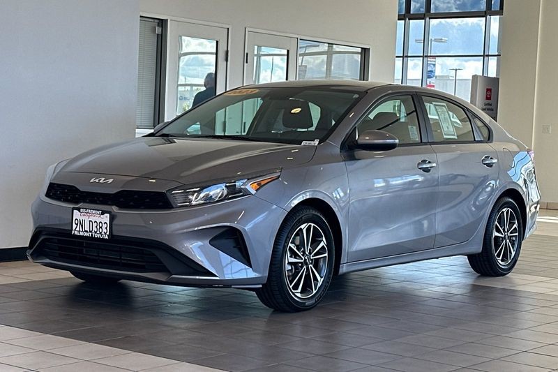 Kia Forte Vehicle Full-screen Gallery Image 08