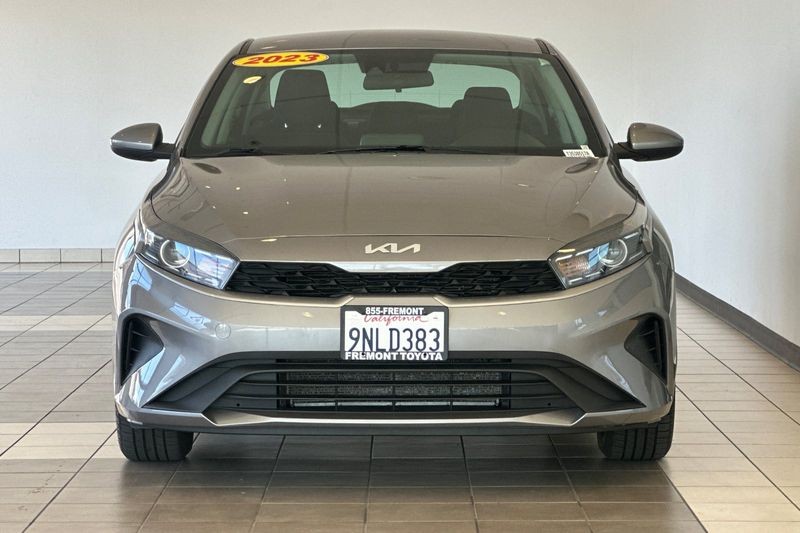 Kia Forte Vehicle Full-screen Gallery Image 09