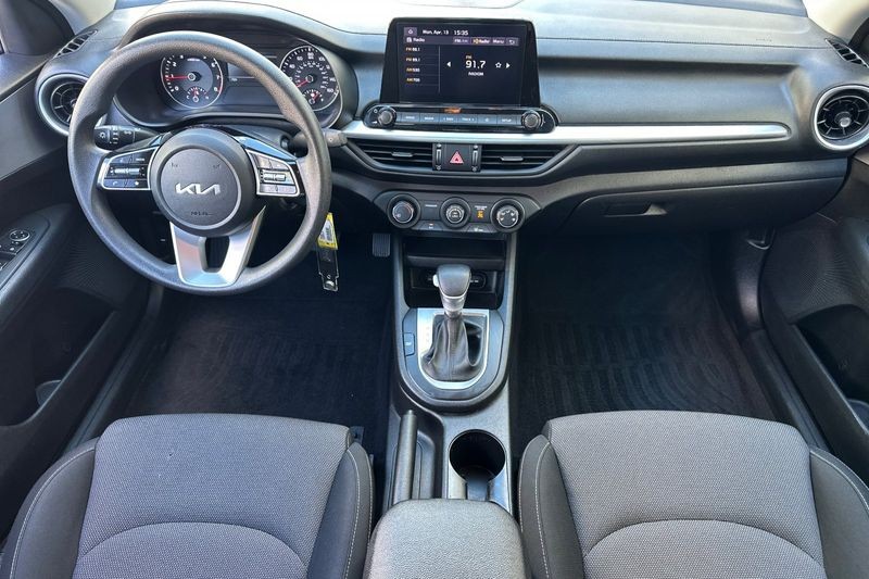 Kia Forte Vehicle Full-screen Gallery Image 13