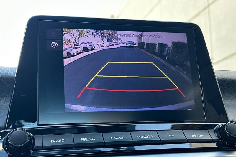 Kia Forte Vehicle Full-screen Gallery Image 18