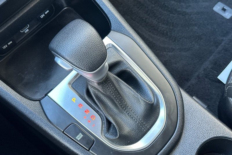 Kia Forte Vehicle Full-screen Gallery Image 20