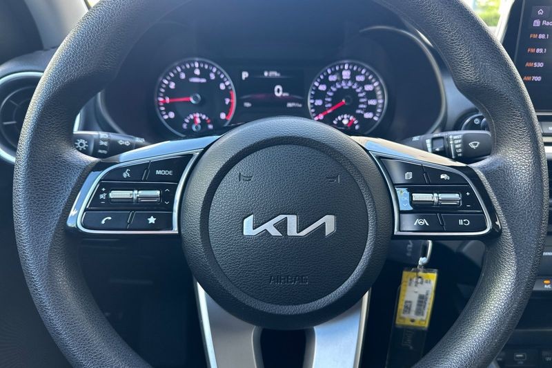 Kia Forte Vehicle Full-screen Gallery Image 21