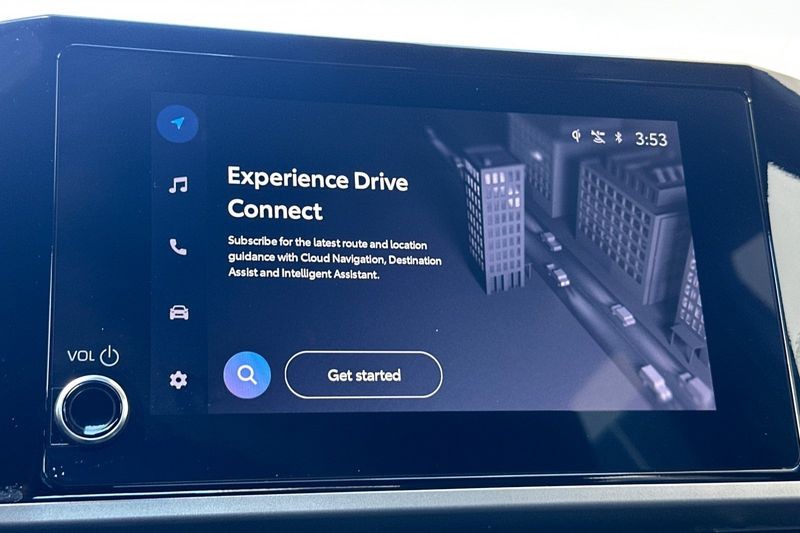 Toyota Camry Vehicle Full-screen Gallery Image 18