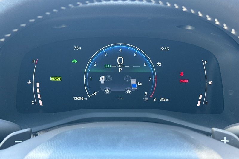 Toyota Camry Vehicle Full-screen Gallery Image 24