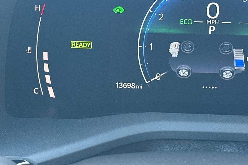 Toyota Camry Vehicle Full-screen Gallery Image 25