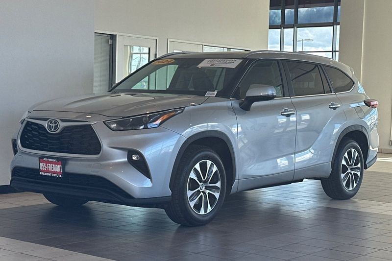 Toyota Highlander Vehicle Full-screen Gallery Image 08