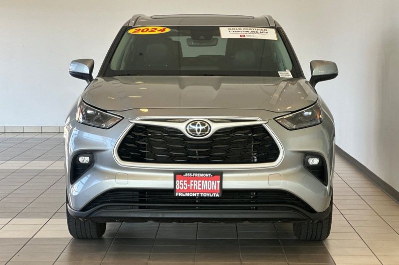 Toyota Highlander Vehicle Full-screen Gallery Image 09