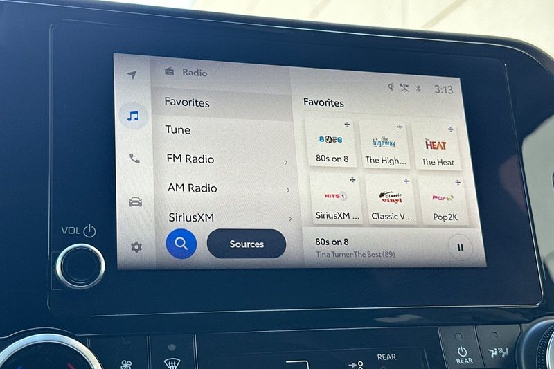 Toyota Highlander Vehicle Full-screen Gallery Image 19