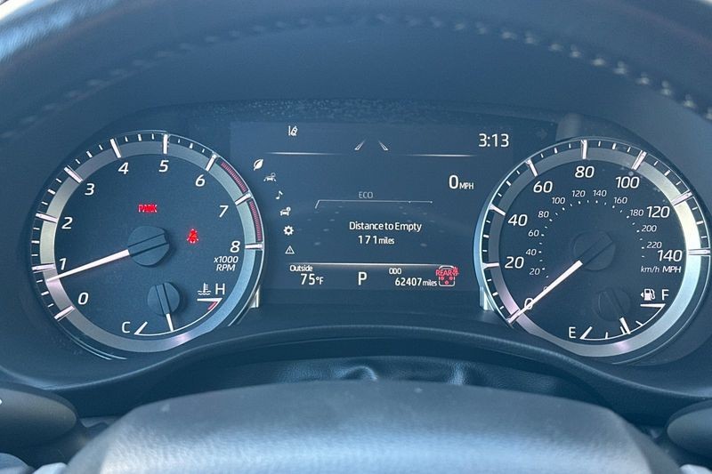 Toyota Highlander Vehicle Full-screen Gallery Image 26