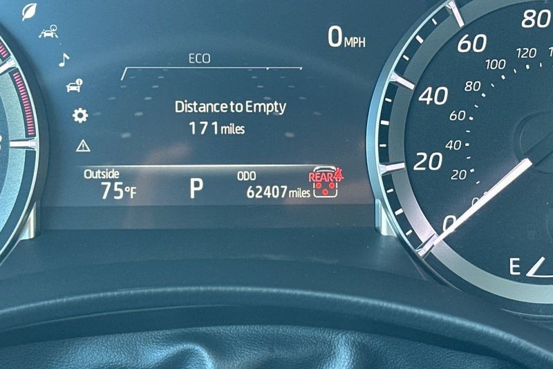 Toyota Highlander Vehicle Full-screen Gallery Image 27