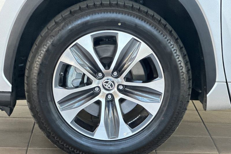 Toyota Highlander Vehicle Full-screen Gallery Image 28